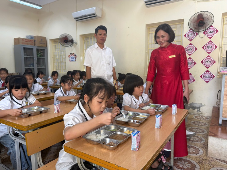 Phòng chống dịch bệnh trong trường học trước thềm năm học mới- Ảnh 2.