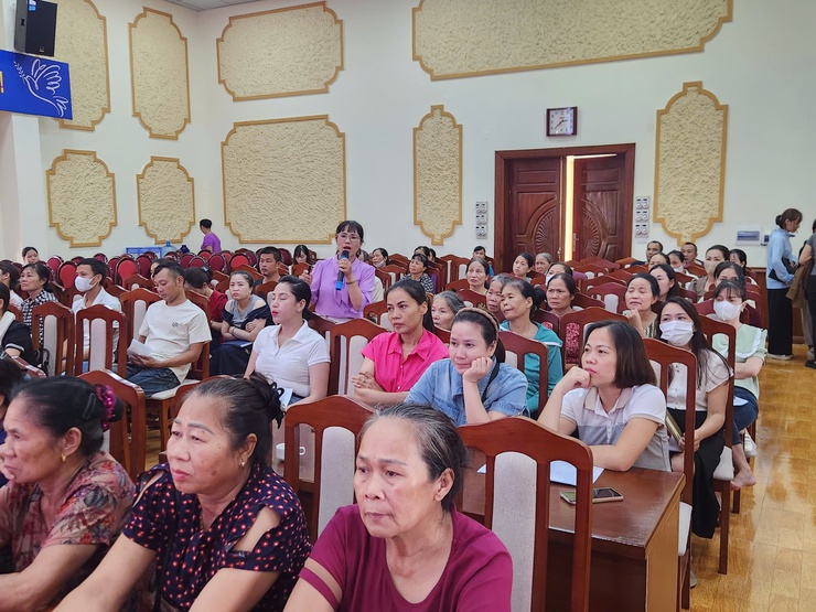 Trung thu an toàn 2025: Hội nghị tuyên truyền đảm bảo Vệ sinh an toàn thực phẩm cho các hộ sản xuất kinh doanh thực phẩm, dịch vụ ăn uống dịp tết Trung thu năm 2025
- Ảnh 3.
