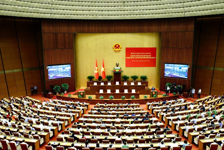 Sáng 16/9 diễn ra Hội nghị toàn quốc quán triệt, triển khai thực hiện 4 Nghị quyết quan trọng của Bộ Chính trị.

- Ảnh 1.