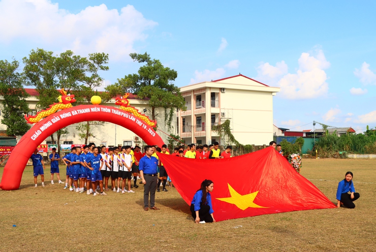 Khai mạc giải bóng đá thôn Trần Phú lần thứ 19 năm 2025- Ảnh 2.