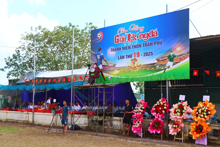 Khai mạc giải bóng đá thôn Trần Phú lần thứ 19 năm 2025- Ảnh 3.