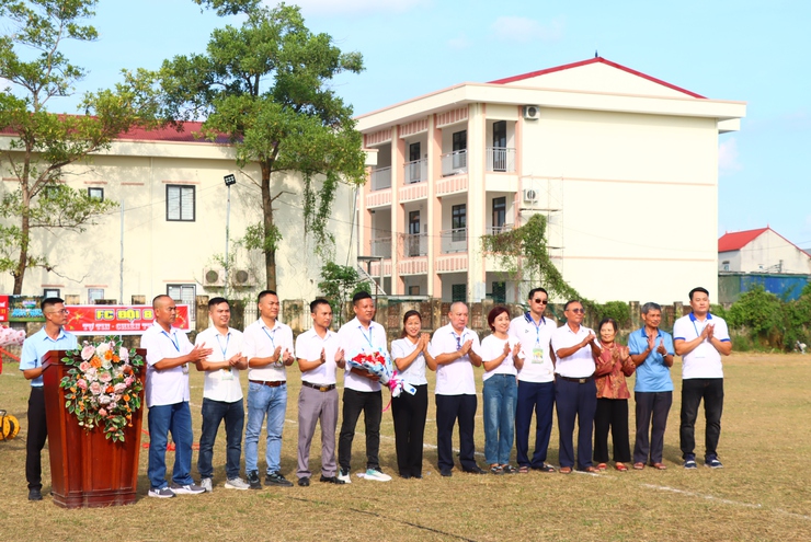 Khai mạc giải bóng đá thôn Trần Phú lần thứ 19 năm 2025- Ảnh 4.