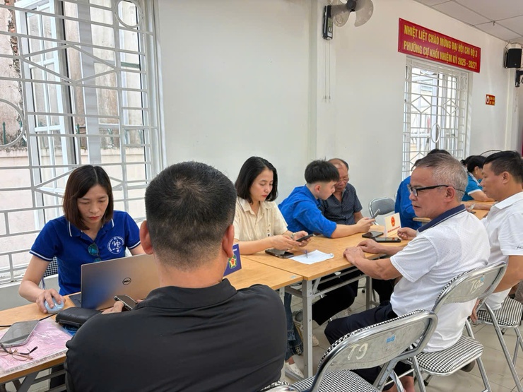 Hoàn thành chiến dịch “45 ngày đêm ra quân hỗ trợ hoạt động chuyển đổi số tại các xã, phường trong giai đoạn đầu vận hành mô hình chính quyền địa phương hai cấp”- Ảnh 3.