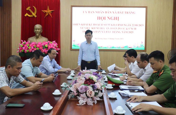 Bát Tràng ra quân kiểm tra công tác an toàn phòng cháy chữa cháy và cứu nạn cứu hộ trên địa bàn- Ảnh 1.