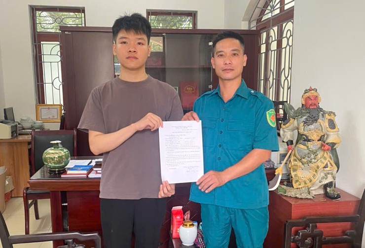 Xã Bát Tràng: Công dân đầu tiên viết đơn xin nhập ngũ năm 2026- Ảnh 1.