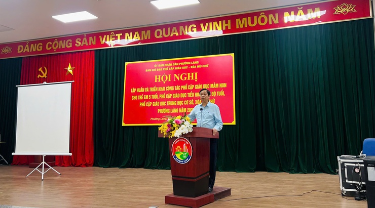 PHƯỜNG LÁNG TỔ CHỨC HỘI NGHỊ TẬP HUẤN VÀ TRIỂN KHAI CÔNG TÁC PHỔ CẬP GIÁO DỤC MẦM NON CHO TRẺ EM 5 TUỔI, PHỐ CẬP GIÁO DỤC TIỂU HỌC, PHỔ CẬP GIÁO DỤC TRUNG HỌC CƠ SỞ VÀ XÓA MÙ CHỮ NĂM 2025- Ảnh 1.