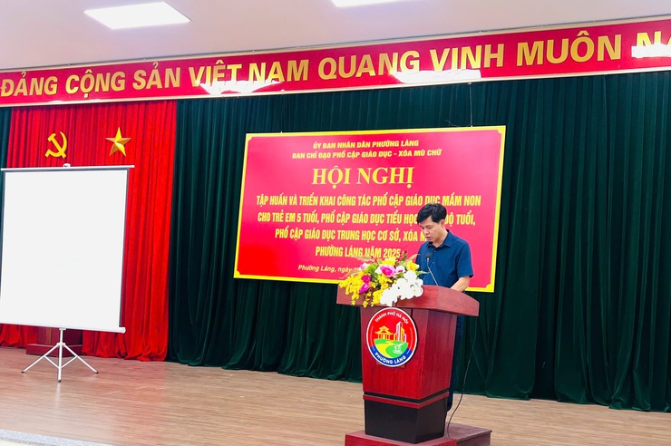 PHƯỜNG LÁNG TỔ CHỨC HỘI NGHỊ TẬP HUẤN VÀ TRIỂN KHAI CÔNG TÁC PHỔ CẬP GIÁO DỤC MẦM NON CHO TRẺ EM 5 TUỔI, PHỐ CẬP GIÁO DỤC TIỂU HỌC, PHỔ CẬP GIÁO DỤC TRUNG HỌC CƠ SỞ VÀ XÓA MÙ CHỮ NĂM 2025- Ảnh 2.