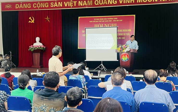 PHƯỜNG LÁNG TỔ CHỨC HỘI NGHỊ TẬP HUẤN VÀ TRIỂN KHAI CÔNG TÁC PHỔ CẬP GIÁO DỤC MẦM NON CHO TRẺ EM 5 TUỔI, PHỐ CẬP GIÁO DỤC TIỂU HỌC, PHỔ CẬP GIÁO DỤC TRUNG HỌC CƠ SỞ VÀ XÓA MÙ CHỮ NĂM 2025- Ảnh 4.