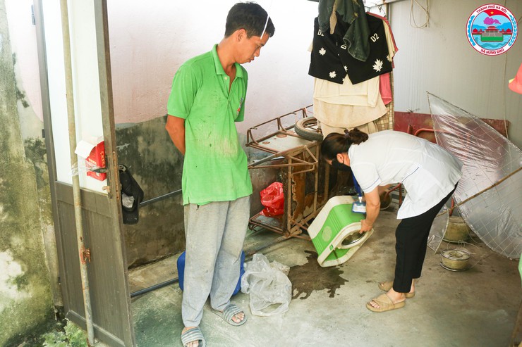 Trạm Y Tế xã Hưng Đạo ra quân tổng vệ sinh môi trường, diệt bọ gậy tại ổ dịch thôn Yên Quán- Ảnh 5.