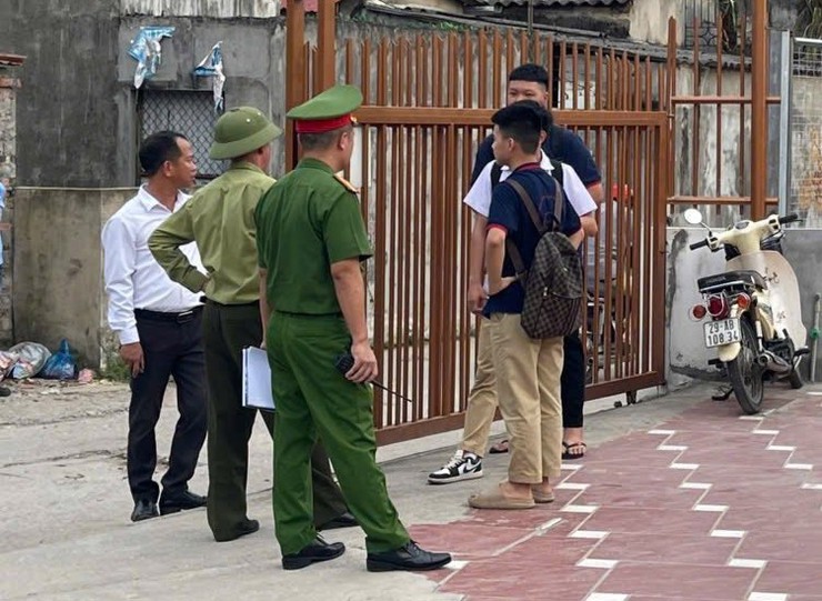 CÔNG AN XÃ NỘI BÀI TĂNG CƯỜNG KIỂM TRA, XỬ LÝ VI PHẠM TTATGT TRONG LỨA TUỔI HỌC SINH- Ảnh 1.