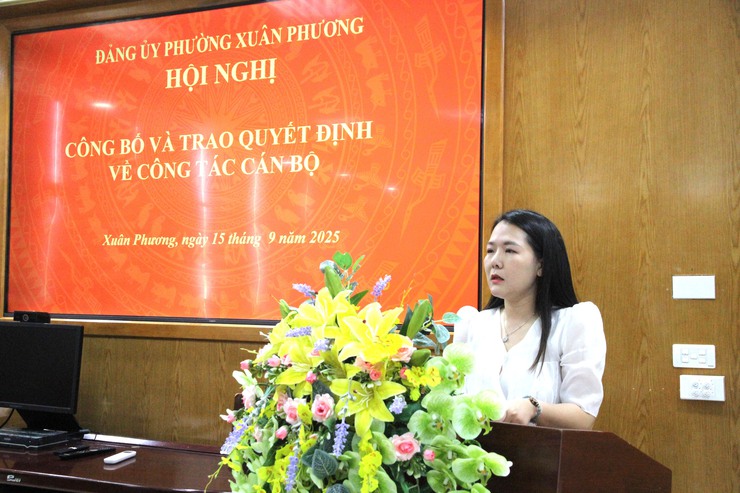 Công bố quyết định điều động cán bộ, công chức của Đảng uỷ - UBND phường Xuân Phương- Ảnh 4.
