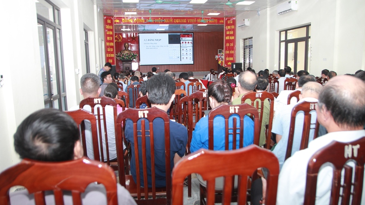 UBND xã Hòa Xá tổ chức hội nghị triển khai kế hoạch thu nộp thuế sử dụng đất phi nông nghiệp bằng eTax Mobile- Ảnh 5.