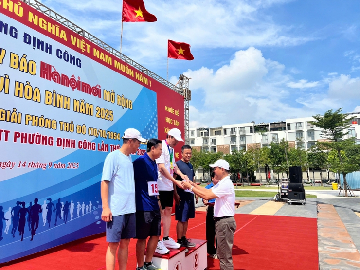 Gần 1.000 người tham gia Chung kết Giải chạy "Vì hòa bình năm 2025"- Ảnh 8.