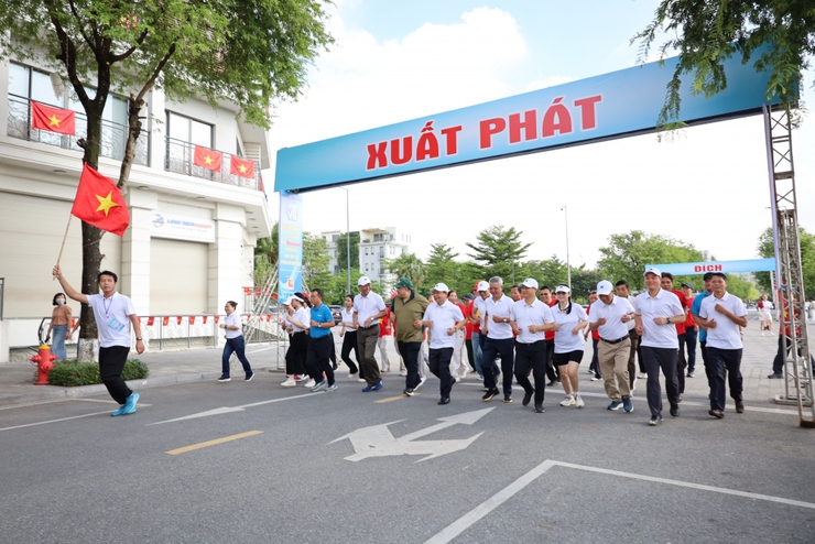 Gần 1.000 người tham gia Chung kết Giải chạy "Vì hòa bình năm 2025"- Ảnh 6.