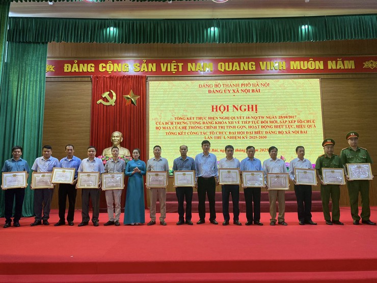 ĐẢNG ỦY XÃ NỘI BÀI KHEN THƯỞNG 20 TẬP THỂ, 34 CÁ NHÂN CÓ THÀNH TÍCH XUẤT SẮC TRONG ĐỢT THI ĐUA CAO ĐIỂM TỔ CHỨC ĐẠI HỘI ĐẠI BIỂU ĐẢNG BỘ XÃ NỘI BÀI LẦN THỨ I VÀ CÔNG TÁC ĐỔI THẺ ĐẢNG VIÊN- Ảnh 5.