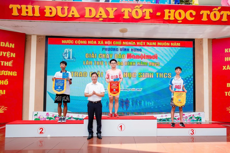 
Gần 500 vận động viên phường Vĩnh Hưng, thành phố Hà Nội tham gia "Giải chạy Báo Hànộimới lần thứ 1- Vì hòa bình năm 2025"- Ảnh 6.