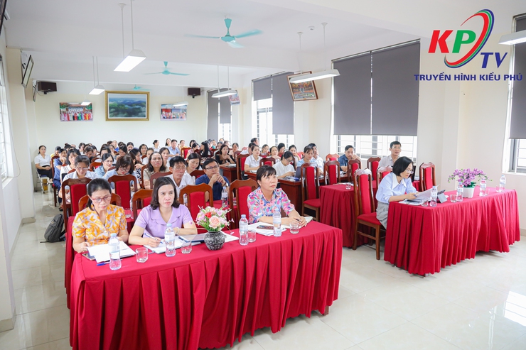 UBND xã Kiều Phú tổ chức hội nghị triển khai, hướng dẫn quản lý thu chi và thực hiện nhiệm vụ năm học 2025- 2026 đối với các cấp học trên địa bàn- Ảnh 1.