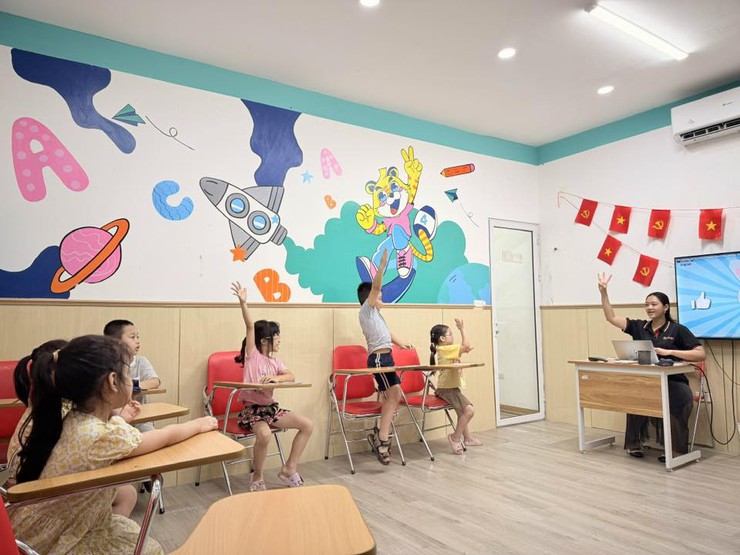 Khép lại thành công chuỗi lớp học tiếng Anh miễn phí dịp hè cho thiếu nhi trên địa bàn phường Đống Đa- Ảnh 1.
