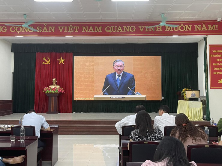 Phường Phú Lương tham dự Hội nghị toàn quốc quán triệt, triển khai các nghị quyết của Bộ Chính trị- Ảnh 3.