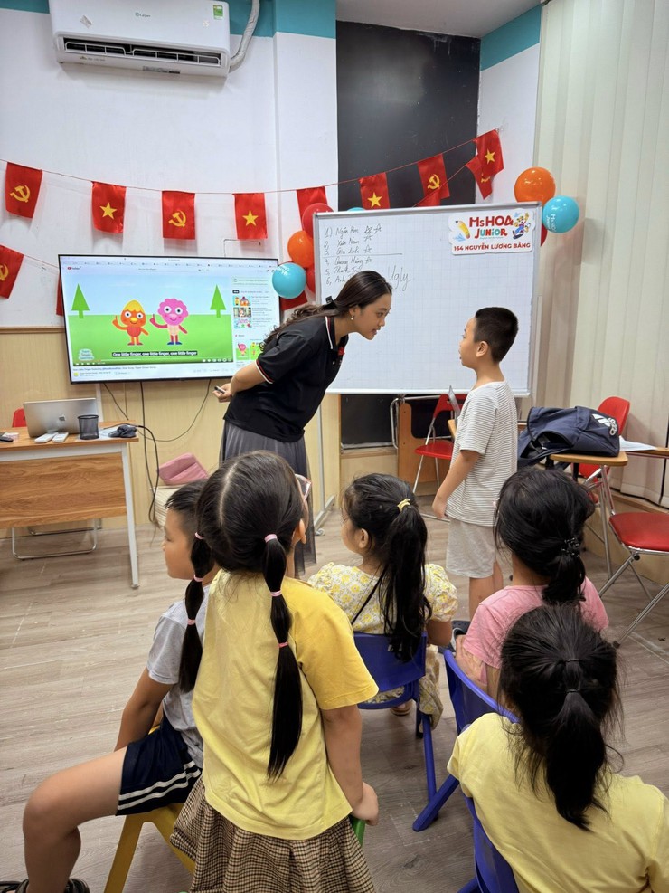 Khép lại thành công chuỗi lớp học tiếng Anh miễn phí dịp hè cho thiếu nhi trên địa bàn phường Đống Đa- Ảnh 2.
