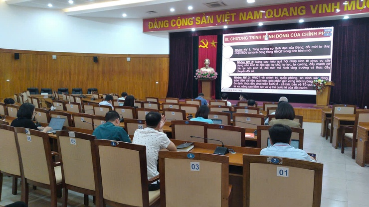Phường Việt Hưng tổ chức tiếp sóng Hội nghị toàn quốc quán triệt và triển khai 04 Nghị quyết quan trọng của Bộ Chính trị- Ảnh 1.