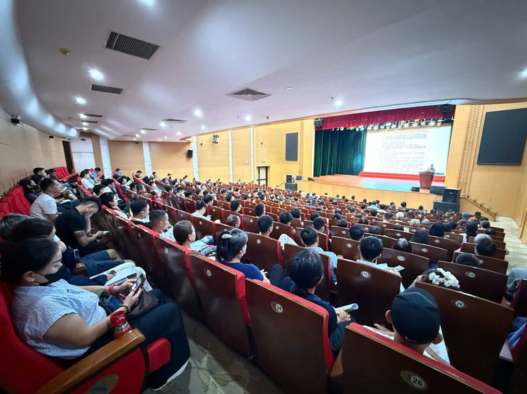 Phường Đống Đa phối hợp với Đội chữa cháy và cứu nạn cứu hộ khu vực số 10 tổ chức Hội nghị tuyên truyền, hướng dẫn trách nhiệm PCCC của người đứng đầu cơ sở- Ảnh 1.