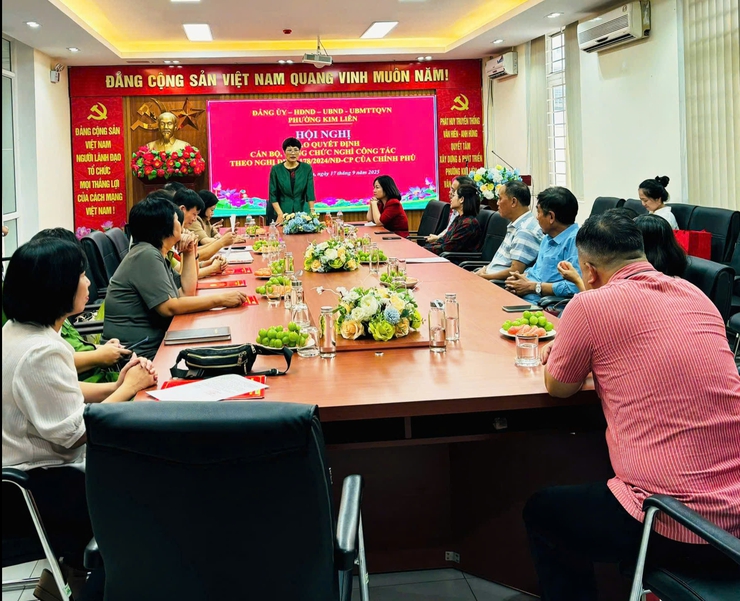 ĐẢNG ỦY - HĐND - UBND - ỦY BAN MTTQ VIỆT NAM PHƯỜNG KIM LIÊN TỔ CHỨC HỘI NGHỊ TRAO QUYẾT ĐỊNH NGHỈ CÔNG TÁC ĐỐI VỚI CÁN BỘ, CÔNG CHỨC THEO NGHỊ ĐỊNH 178/2024/NĐ-CP VÀ NGHỊ ĐỊNH SỐ 67/2025/NĐ-CP (SỬA ĐỔI, BỔ SUNG) CỦA CHÍNH PHỦ- Ảnh 5.