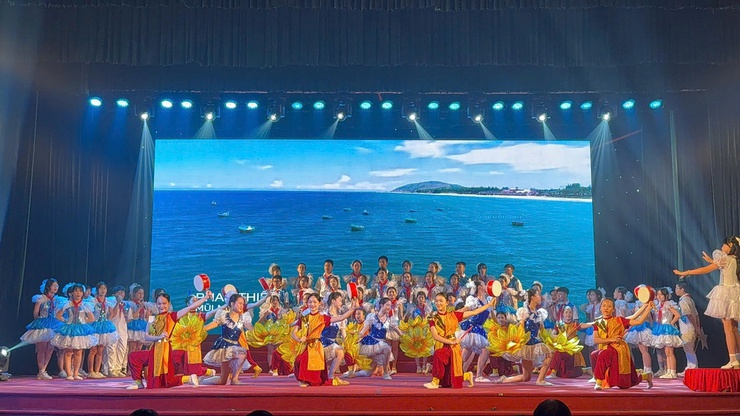 Đội thi phường Bạch Mai tham dự vòng Chung khảo cấp Thành phố Hội thi Thiếu nhi Thủ đô Tuyên truyền giới thiệu sách, Múa hát tập thể và Ca khúc măng non năm 2025
- Ảnh 1.