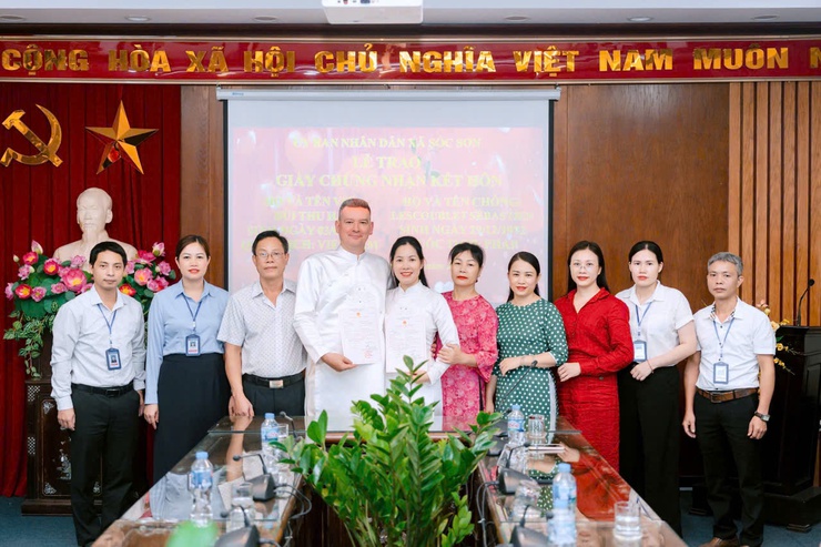 UBND XÃ SÓC SƠN TRAO GIẤY CHỨNG NHẬN KẾT HÔN CÓ YẾU TỐ NƯỚC NGOÀI.- Ảnh 3.