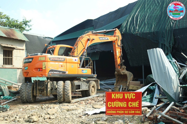 CƯỠNG CHẾ CÁC CÔNG TRÌNH VI PHẠM TRÊN ĐỊA BÀN XÃ HƯNG ĐẠO- Ảnh 8.
