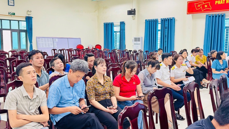 Tam Hưng ra quân chiến dịch 45 ngày đêm hỗ trợ chuyển đổi số: Quyết tâm xây dựng công dân số- Ảnh 4.