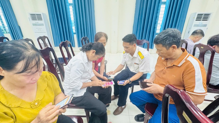 Tam Hưng ra quân chiến dịch 45 ngày đêm hỗ trợ chuyển đổi số: Quyết tâm xây dựng công dân số- Ảnh 6.