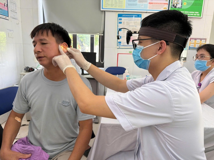 Người dân phấn khởi khi được khám sức khỏe miễn phí và có hồ sơ sức khỏe điện tử lưu trữ trọn đời- Ảnh 2.