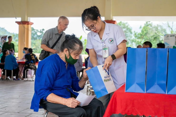 Mang y tế đến gần hơn với người dân vùng xa: Bệnh viện đa khoa Đức Giang phối hợp Báo Dân trí tư vấn sức khỏe tại Thái Nguyên- Ảnh 5.