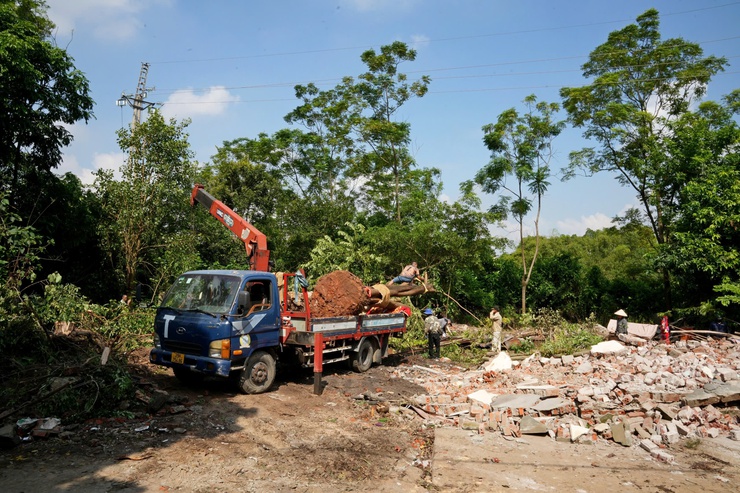 Phường Sơn Tây tổ chức cưỡng chế thu hồi đất phục vụ dự án xây dựng đường Ngô Quyền – Phùng Hưng- Ảnh 1.