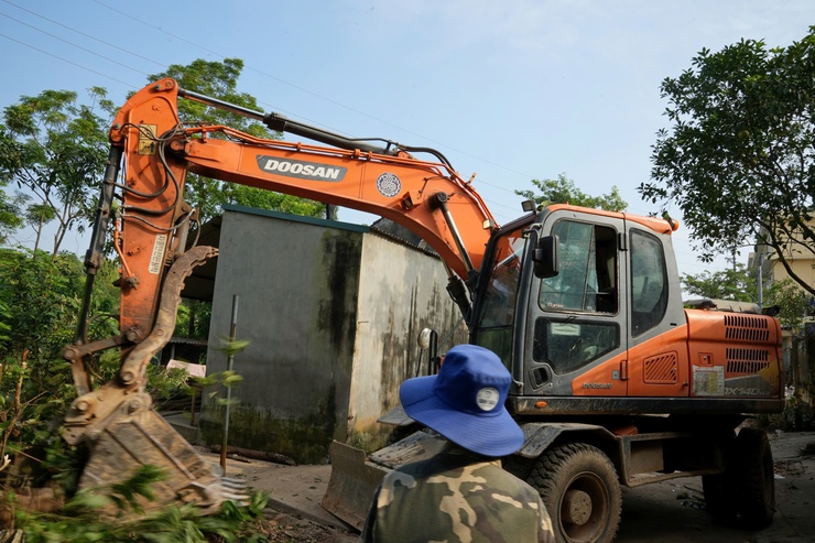 Phường Sơn Tây tổ chức cưỡng chế thu hồi đất phục vụ dự án xây dựng đường Ngô Quyền – Phùng Hưng- Ảnh 2.