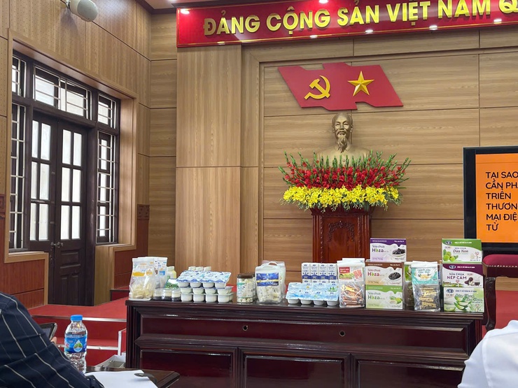 UBND xã Suối Hai gặp mặt các doanh nghiệp ngành sữa  với đại diện Quỹ Bảo tồn Di sản văn hóa Việt Nam- Ảnh 2.