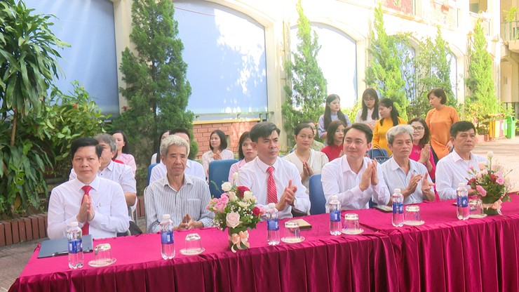 Đồng chí Chủ tịch UBND xã dự Lễ khai giảng năm học 2025-2026 tại trường THCS Yên Sở- Ảnh 1.