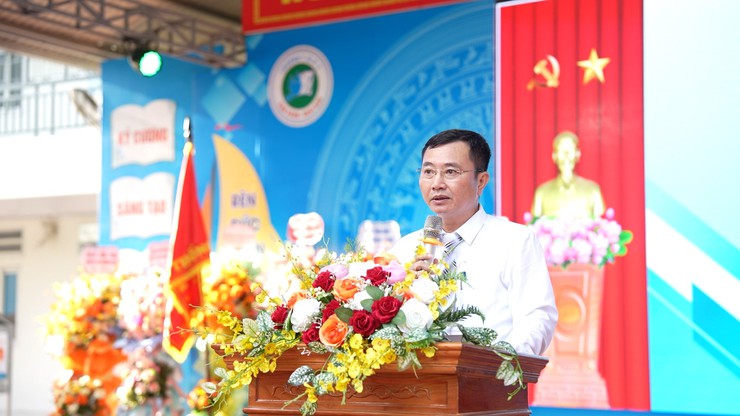 Đồng chí Bí thư Đảng uỷ xã dự Lễ Kỷ niệm 80 năm thành lập Bộ Giáo dục và Đào tạo và khai giảng năm học mới 2025-2026 tại Trường THPT Vạn Xuân- Ảnh 3.