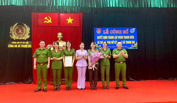 Ra mắt Chi đoàn và Chi hội Phụ nữ Công an xã- Ảnh 2.