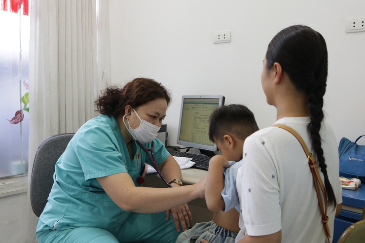 Người dân cần chủ động phòng bệnh viêm đường hô hấp dưới do RSV cho trẻ- Ảnh 1.