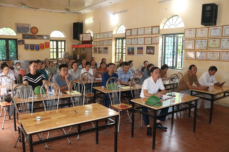 Trạm Y tế xã Hòa Phú phòng chống dịch sốt xuất huyết tại thôn Hòa Xá- Ảnh 1.