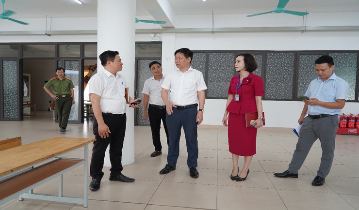 Đồng chí Phó Chủ tịch UBND xã Phạm Anh Tuấn chủ trì đoàn Đoàn kiểm tra công tác triển khai ăn bán trú tại các Trường Tiểu học trong địa bàn xã- Ảnh 2.