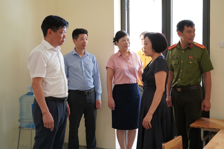 Đồng chí Phó Chủ tịch UBND xã Phạm Anh Tuấn chủ trì đoàn Đoàn kiểm tra công tác triển khai ăn bán trú tại các Trường Tiểu học trong địa bàn xã- Ảnh 4.