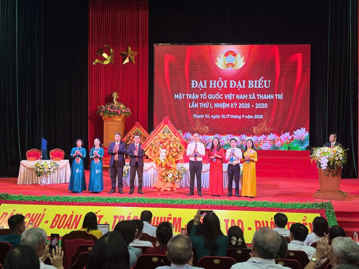 Đại hội MTTQ xã Thanh Trì lần thứ I, nhiệm kỳ 2025 - 2030: Xây dựng khối đại đoàn kết toàn dân vững mạnh
- Ảnh 6.