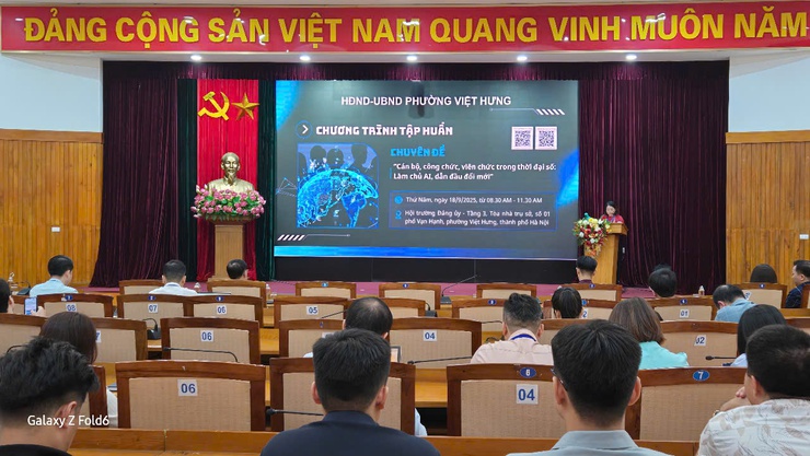 UBND phường Việt Hưng tổ chức tập huấn “Cán bộ, công chức, viên chức trong thời đại số: Làm chủ AI, dẫn đầu đổi mới”- Ảnh 1.