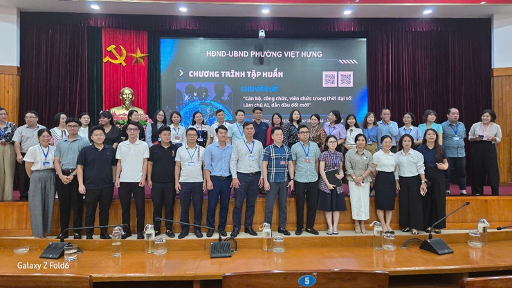 UBND phường Việt Hưng tổ chức tập huấn “Cán bộ, công chức, viên chức trong thời đại số: Làm chủ AI, dẫn đầu đổi mới”- Ảnh 4.