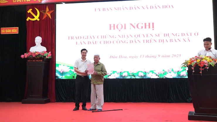 Xã Dân Hòa đẩy nhanh tiến độ cấp Giấy chứng nhận quyền sử dụng đất ở lần đầu, tăng cường quản lý đất đai và trật tự xây dựng- Ảnh 3.
