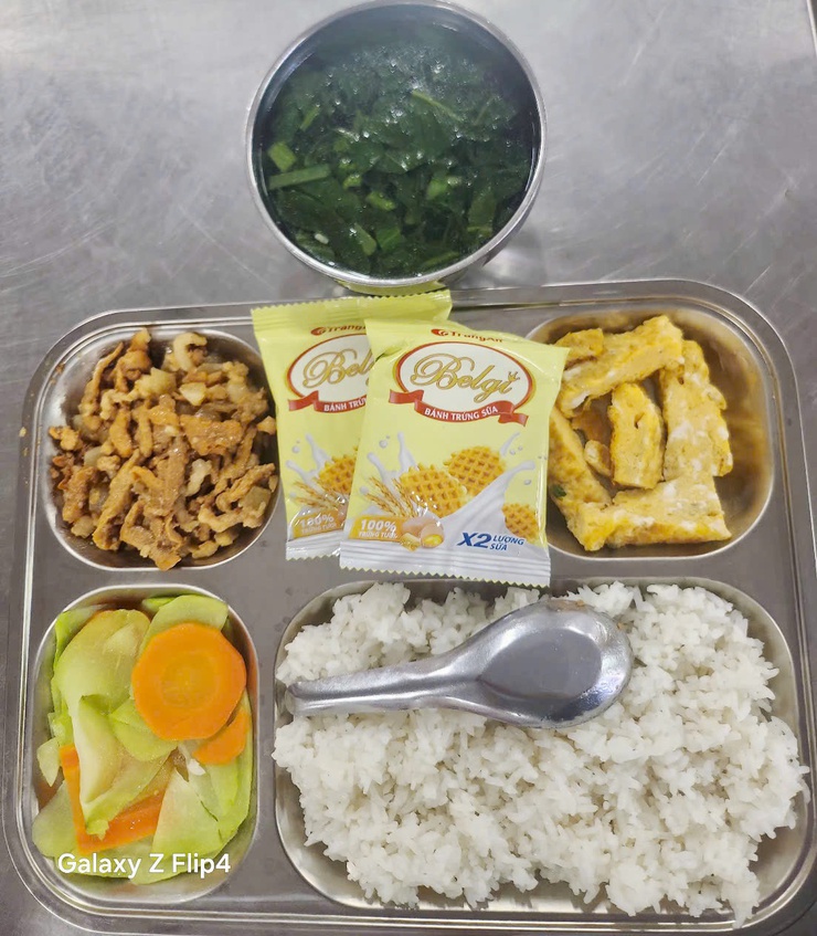 Đồng chí Phó Chủ tịch UBND xã Ngô Văn Hùng kiểm tra  đột xuất công tác tổ chức bữa ăn bán trú tại một số trường Mầm non, Tiểu học trên địa bàn xã- Ảnh 11.