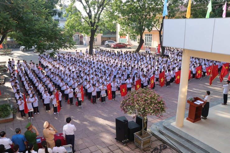 Trường THCS Lương Mỹ tổ chức tuyên truyền An toàn giao thông và phòng chống bạo lực học đường- Ảnh 2.
